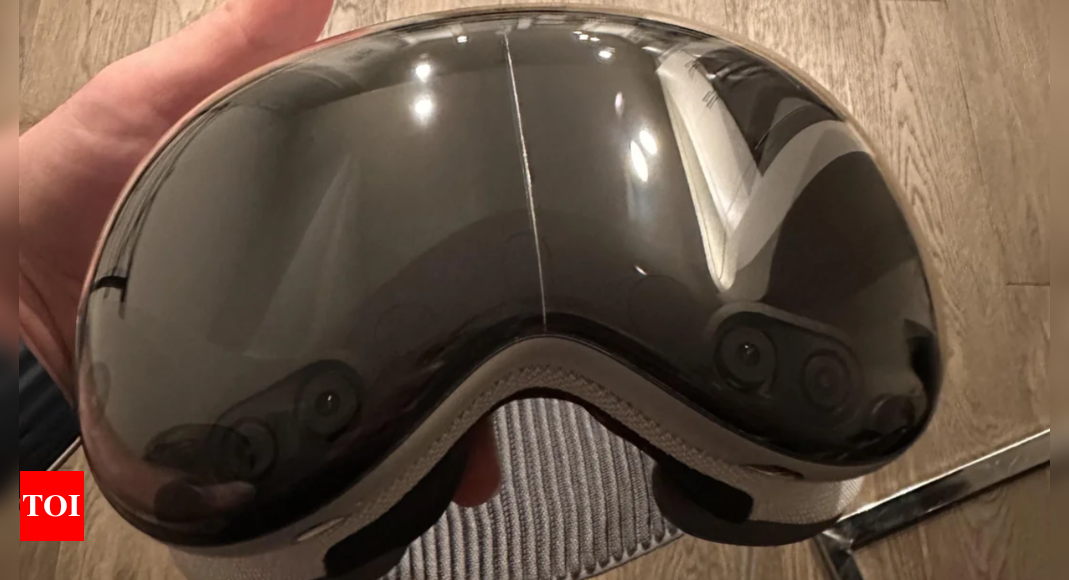 Apple Vision Pro Owners Report Hairline Cracking in Front Glass |