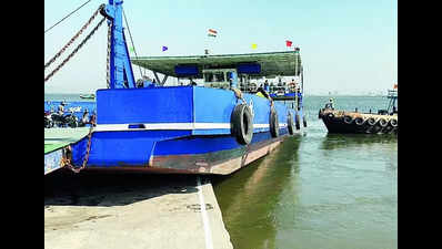 Vasai Ro-Ro ferry service halted as vessel hits jetty