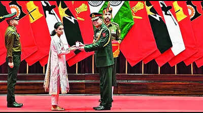 Jaipur Army officer’s wife receives Sena medal for her late husband