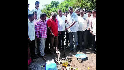 Minister Jarkiholi launches repair work on B’gavi-Goa rd