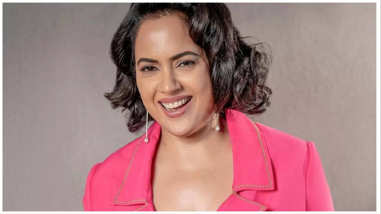 Sameera Reddy opens up about body shaming and extreme measures to maintain  a certain size | - Times of India