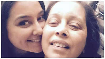 Shibani Dandekar Akhtar misses her mom on her birthday; shares a throwback picture with her and husband Farhan Akhtar