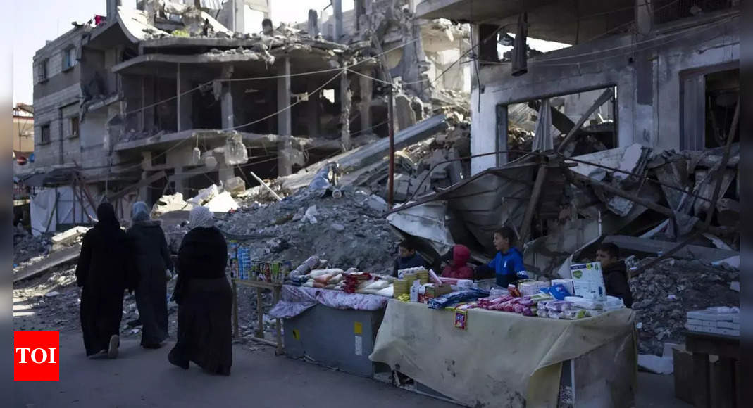 Israel, Hamas clash in Gaza persists amid resurfacing truce talks