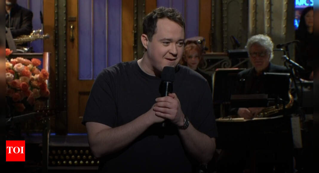 Comedian Shane Gillis hosts SNL and talks being 'fired from this show(02)