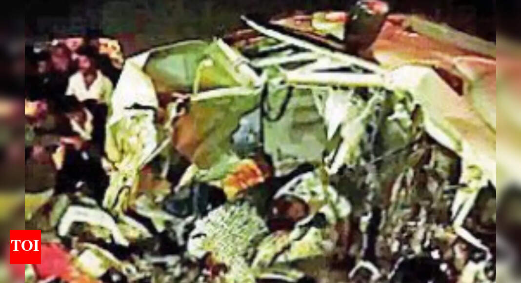 9 die as SUV hits bike, collides with truck in Kaimur | Patna News ...