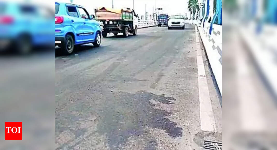Bike Accident: 2 Youths Killed in Bike Accident on Sampriti Flyover in ...