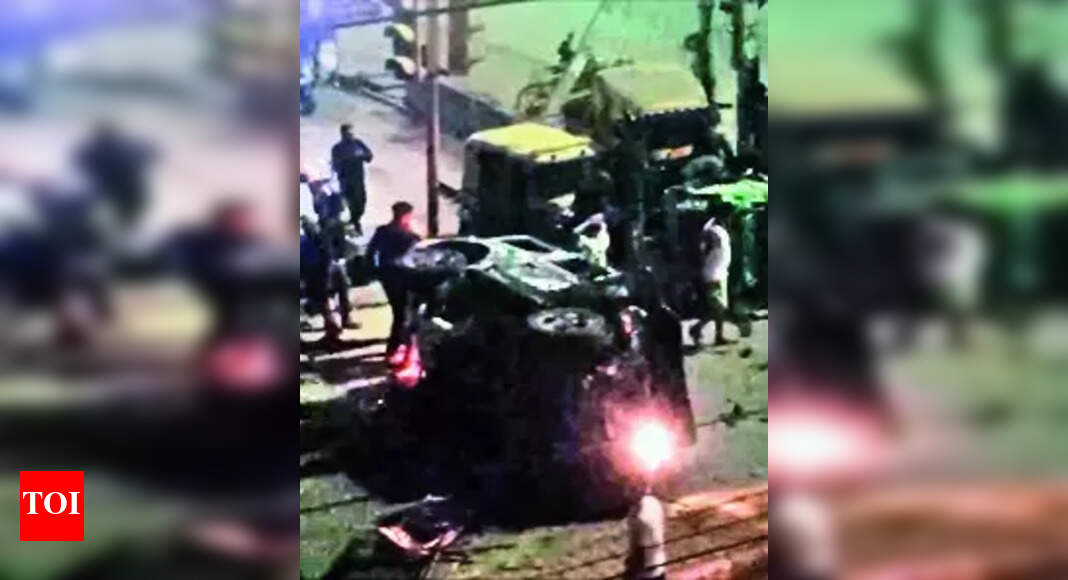 Speeding SUV: Two men killed as speeding SUV hits auto-rickshaw at ...