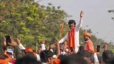 CM Shinde should not listen to his deputy Fadnavis: Maratha quota activist Jarange