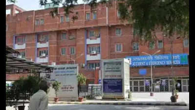 Fire breaks out at Delhi's LNJP hospital due to short circuit