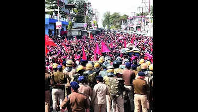 Anganwadi, Asha workers stage protest seeking permanent govt employee status