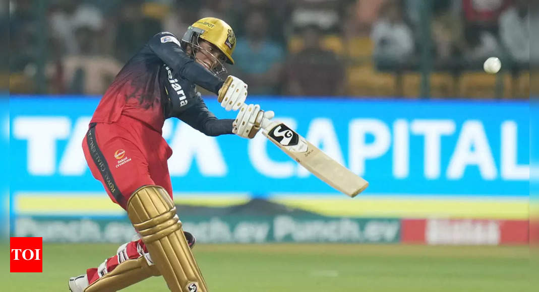 Gujarat Giants 40/2 in 8.0 Overs | RCB vs GG WPL Live Score: Renuka Singh strikes twice, removes Beth Mooney and Phoebe Litchfield