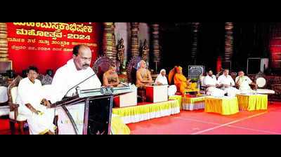 Follow the path of truth, ahimsa to make life meaningful: Moily