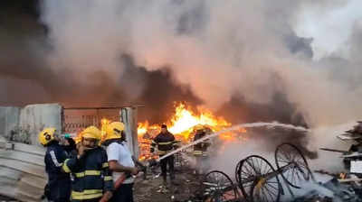 Massive fire breaks out at Azad Nagar slums near Mumbai; 1 dead, several trapped
