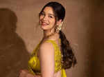 Sachin Tendulkar's daughter Sara looks like an ethnic princess in shimmery gold saree, see pictures