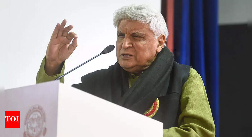 Delhiites Revel In Urdu Poetry At A Mushaira The Times Of India