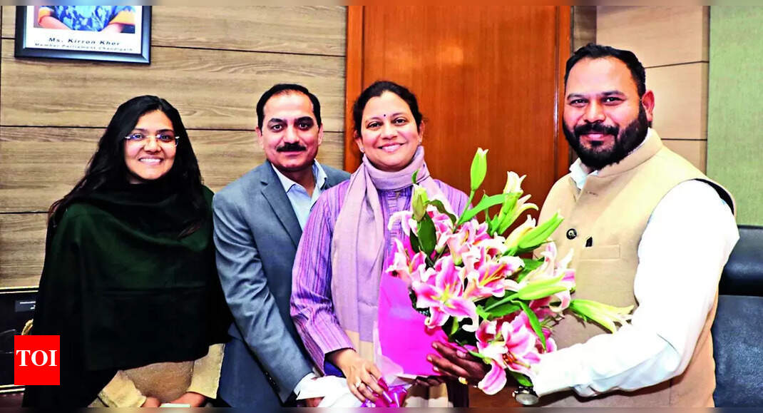 New Mayor: New Mayor Takes Charge in Chandigarh, Gets Red Carpet ...