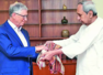 Bill Gates in Bhubaneswar; talks to slum dwellers, buys Koraput coffee