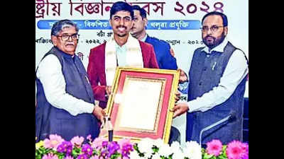 Assam guv hands over awards on science day