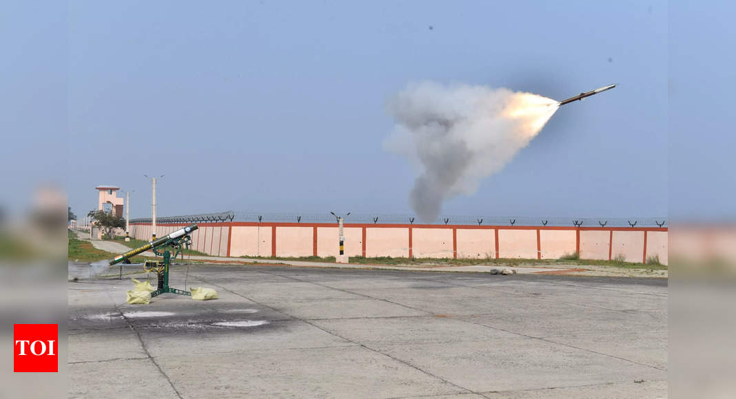 भारत ने वायु रक्षा क्षमताओं को बढ़ाते हुए स्वदेशी VSHORADS मिसाइल प्रणाली का सफलतापूर्वक परीक्षण किया |  इंडिया न्यूज़ – टाइम्स ऑफ़ इंडिया