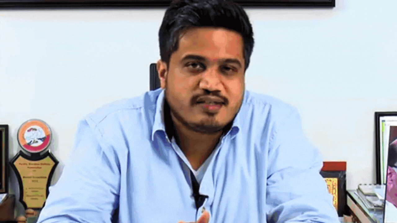 Rohit Pawar wanted case dropped against man who threatened Fadnavis ...