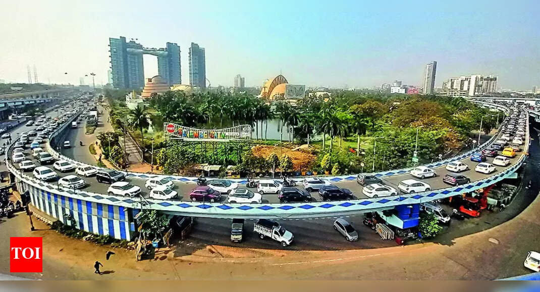 Maa Flyover: Traffic chaos on Maa flyover due to volume jump, traffic ...