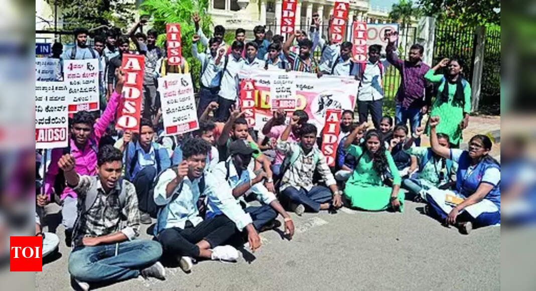 Withdraw 4-Yr UG Course: Withdraw 4-yr UG Course: University of Mysore Students Demand Immediate Decision | News | Mysuru News - Vimarsana News