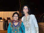 Mona Singh with mother