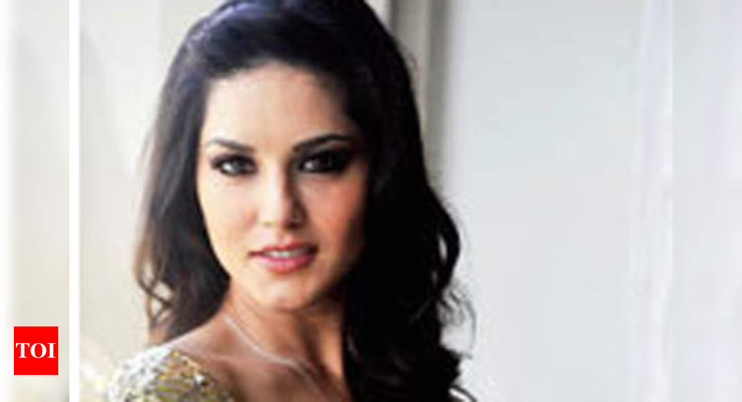 Mahesh Bhatt gets adult film actress for Murder 3 | Hindi Movie News ...