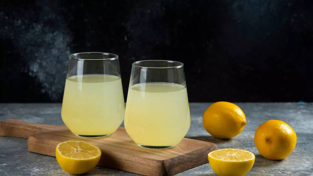 7 Refreshing Benefits Of Drinking Lemon Juice In Summer | Health Benefits