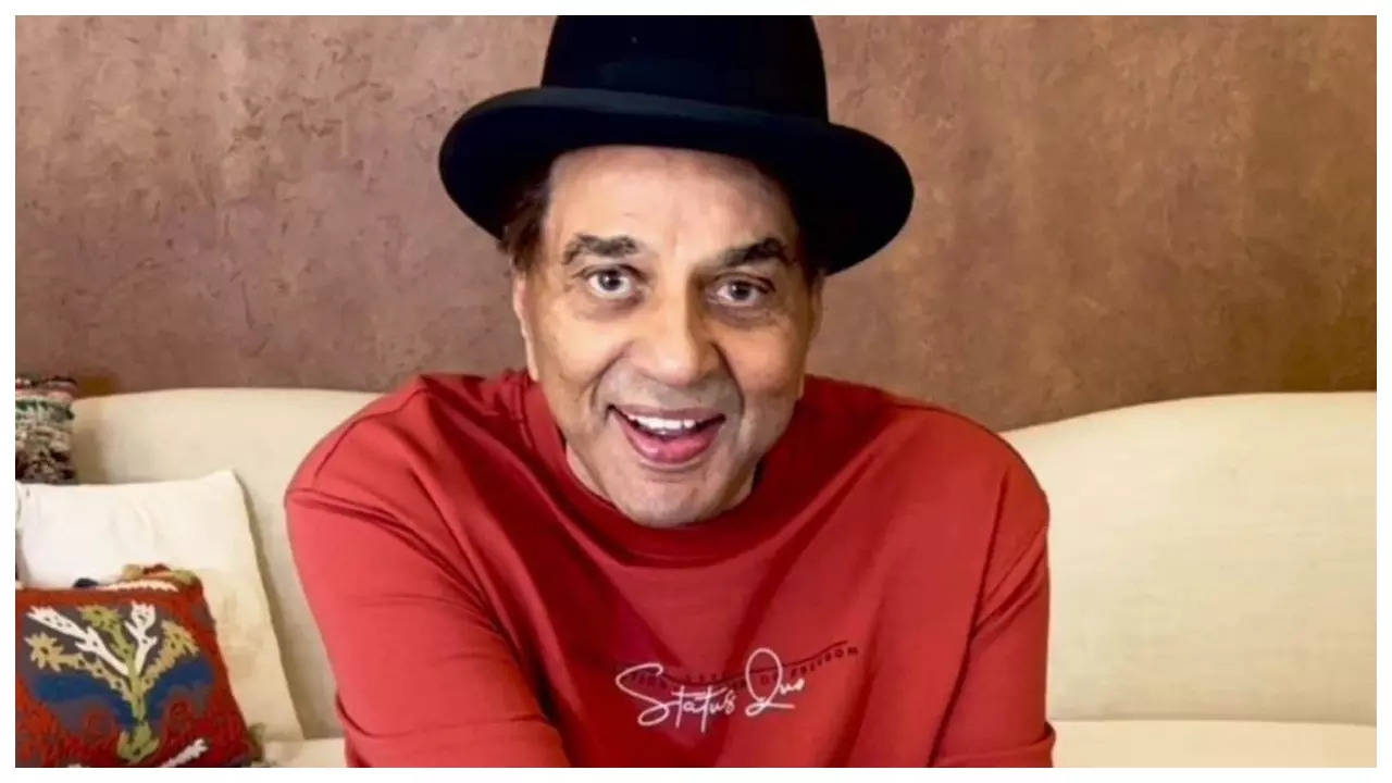 Dharmendra Deol leaves fans in frenzy with his latest picture; reveals he fractured his ankle