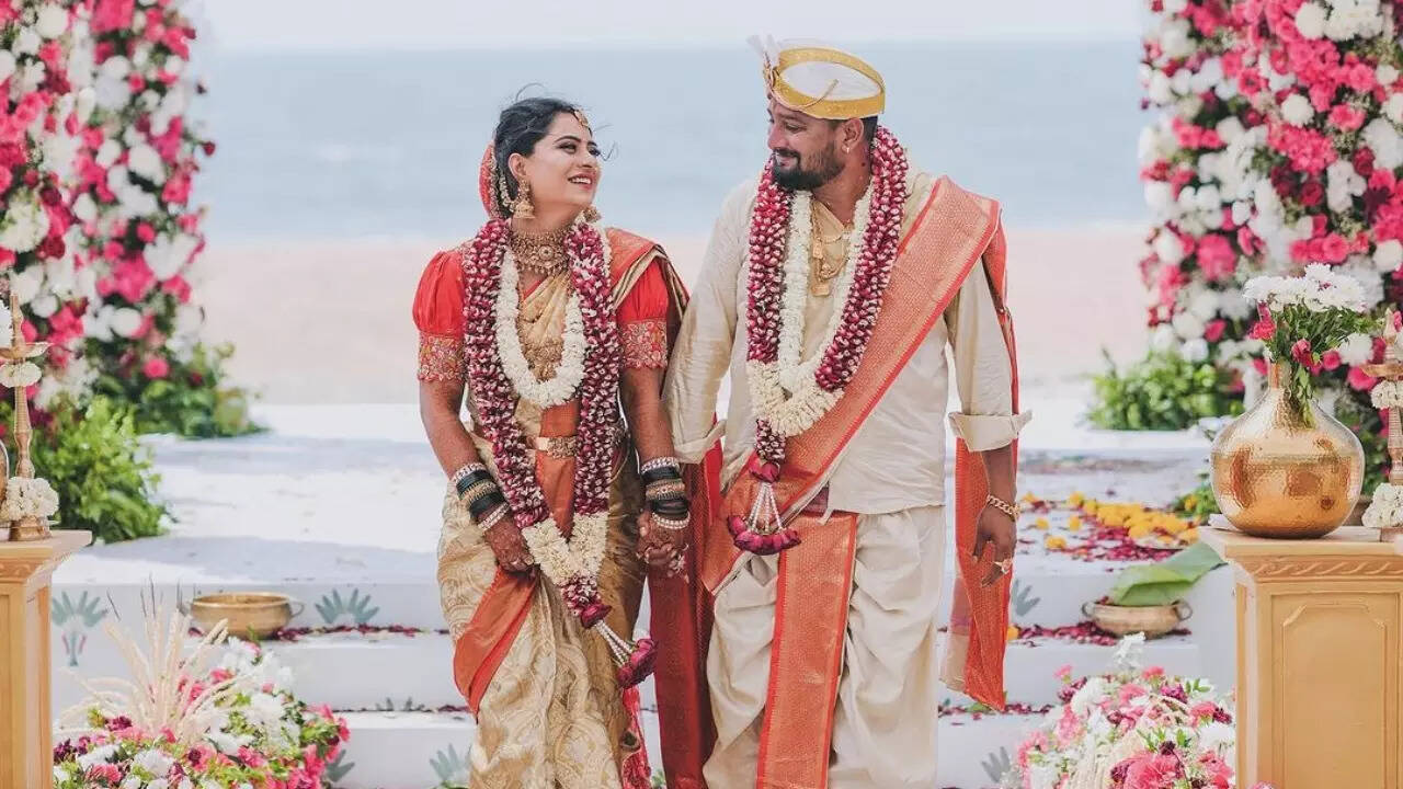 Deepika Das Surprises Fans with Her Wedding Pictures; Leaves Fans Guessing  with Cryptic Caption | - Times of India