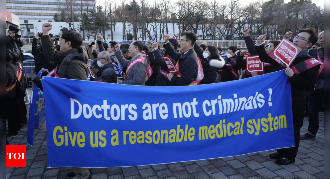 South Korea publicly orders some doctors who walked off the job back to work