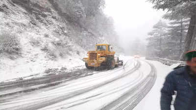 4 national highways, 350 roads closed as snow, rain lash Himachal Pradesh