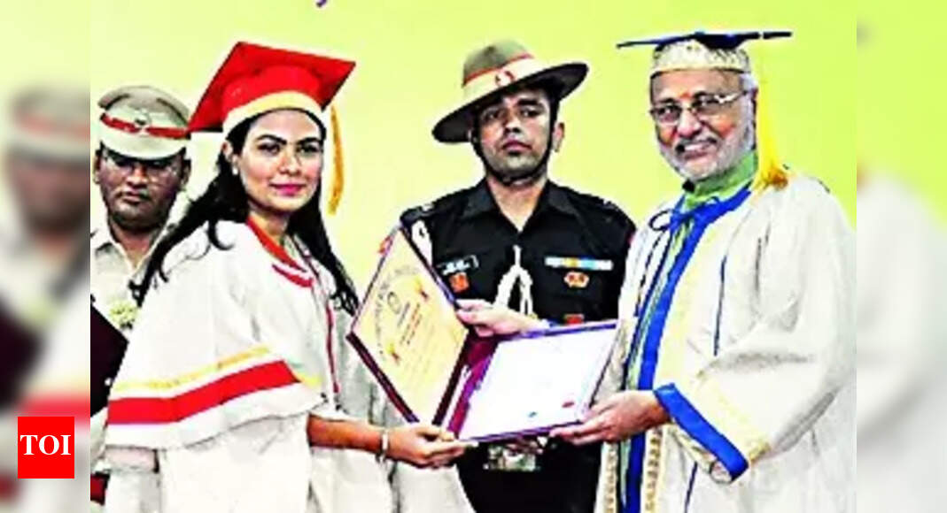 JSR Women’S Univ: JSR Women's University Holds Convocation: Governor ...