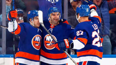 New York Islanders dominate Boston Bruins with Kyle Palmieri's hat trick