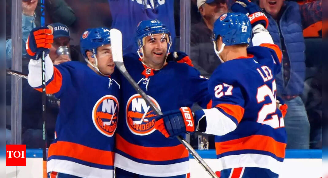 New York Islanders - Kyle Palmieri Scores a Natural Hat Trick