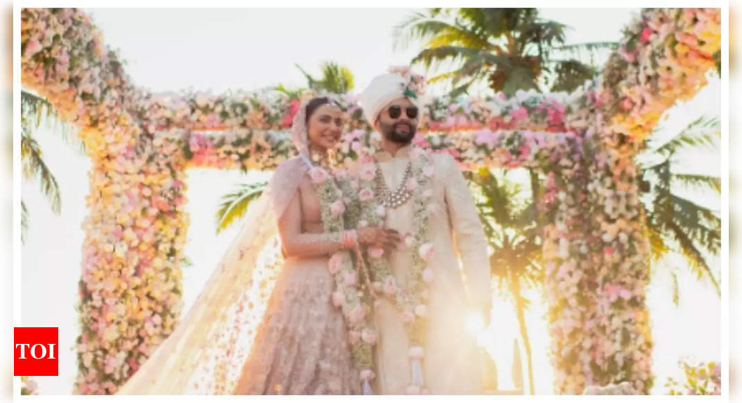 Rakul Preet Singh, Jackky Bhagnani share unseen pics from their nuptials; say, ‘overdose of wedding’ |