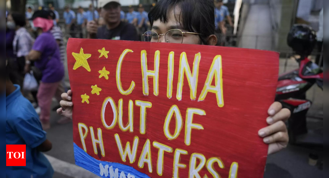 Le ministre philippin des Affaires étrangères appelle ses voisins à s'unir plus fermement en mer de Chine méridionale
