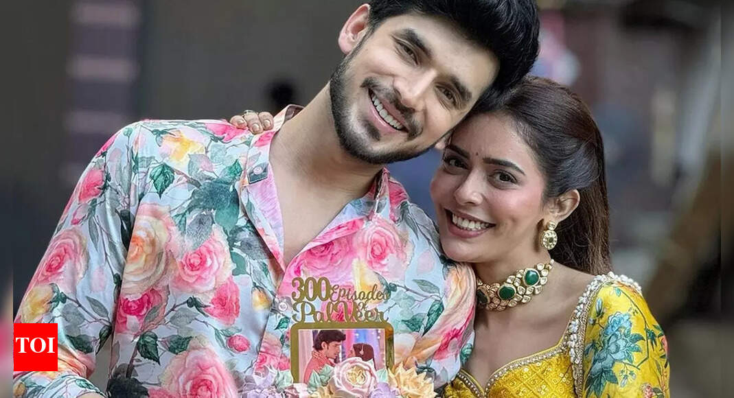 Paras Kalnawat and Sana Sayyad celebrate 300 episodes of #PalVeer in ‘Kundali Bhagya’ | – Times of India
