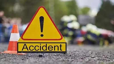 4 killed, 3 injured as private taxi falls into gorge in Jammu & Kashmir