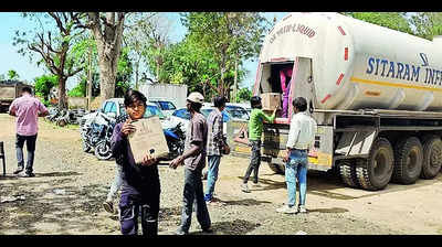 Booze worth Rs 37 lakhs seized from 'oxygen truck'