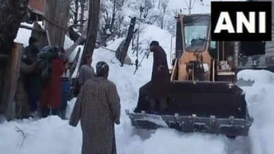 Road closure amid snowfall: BRO rescues ill women in Jammu's Gurez Valley