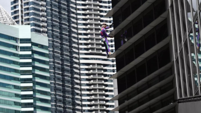 South China Sea: French ‘spider-man’ climbs Manila high-rise in solidarity with Philippines