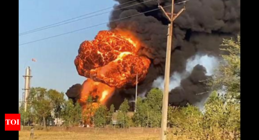 fire in oil refinery at Khargone
