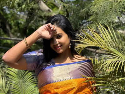 Sreenidhi Sudarshan looks traditional in a Kanchipuram silk saree, fans call her "Beautiful Queen"