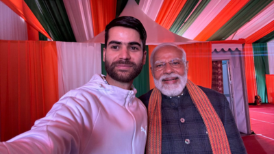 PM Modi shares 'memorable selfie with friend' Nizam in Srinagar