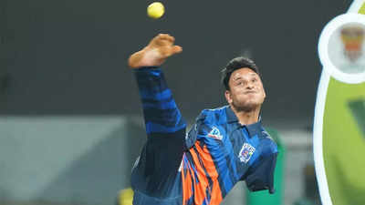 'Real leg spinner': Sachin Tendulkar heaps praise on para cricketer Amir Hussain Lone