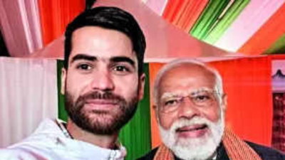 Srinagar: PM Narendra Modi shares selfie with 'entrepreneur friend Nazim'