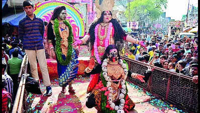 Dressed as deities, devotees take out Shiv Baraat