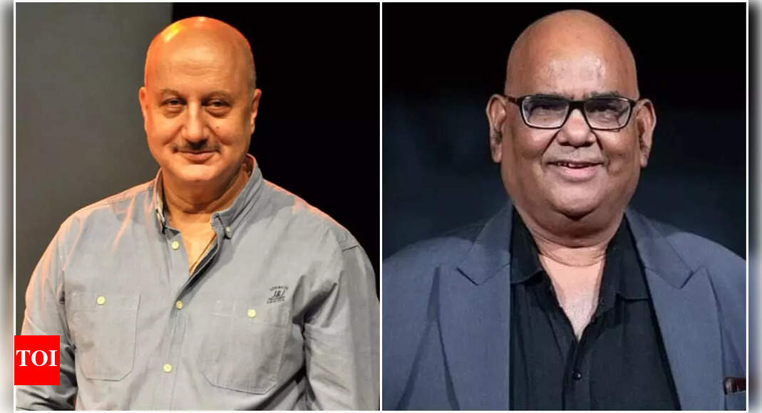 Anupam Kher pays tribute to Satish Kaushik on first death anniversary; confesses, 'I miss you' | Hindi Movie News - Vimarsana News